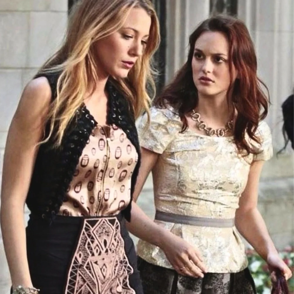 ASO Serena Van Der Woodsen in Gossip Girl Tibi Mini Geometric Skirt Alt